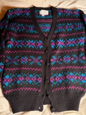 100% Wool Made in Peru Sweater Size Medium